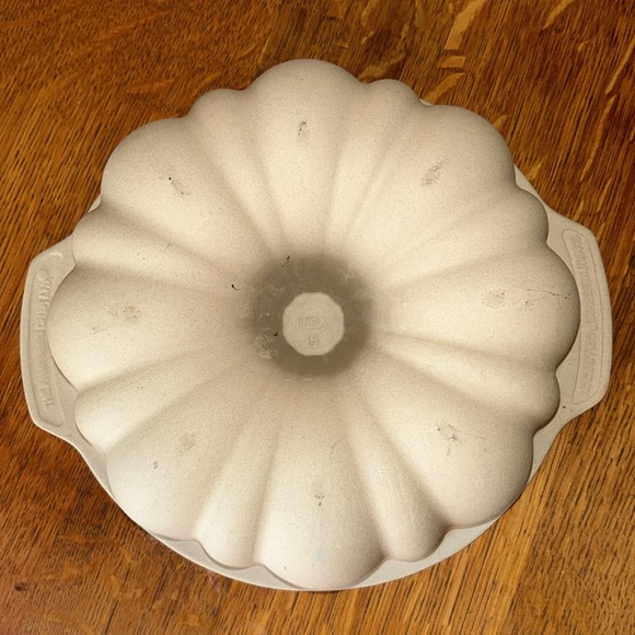 Pampered Chef Fluted Stone - Picture 3 of 6